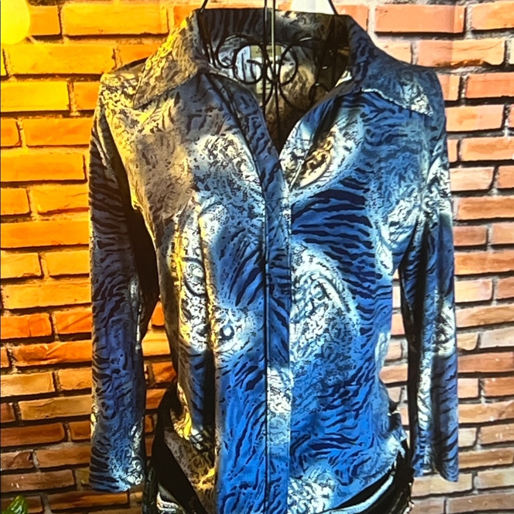 👚 Janette, Button Style Blouse – Blue/White Abstract (Koi Fish Look) – Sz M / H